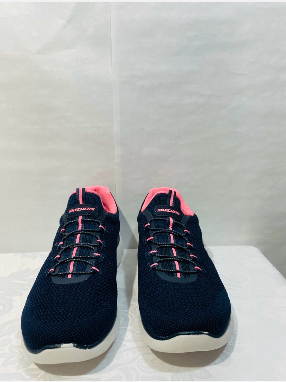 Skechers Women's 8.5 Wide Summits - Cool Classic Navy & Pink Excellent Condition